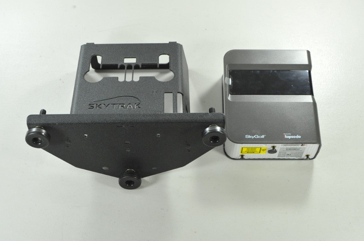 SkyGolf SkyTrak Original Golf Simulator Launch Monitor with Metal Case  #207589